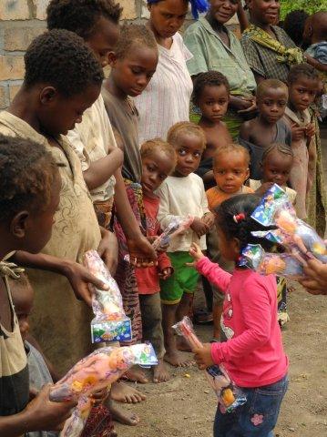 Pygmy Village: Giving at Christmas